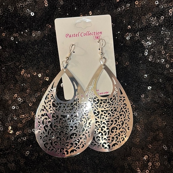 Silver Teardrop Earrings - Picture 1 of 1